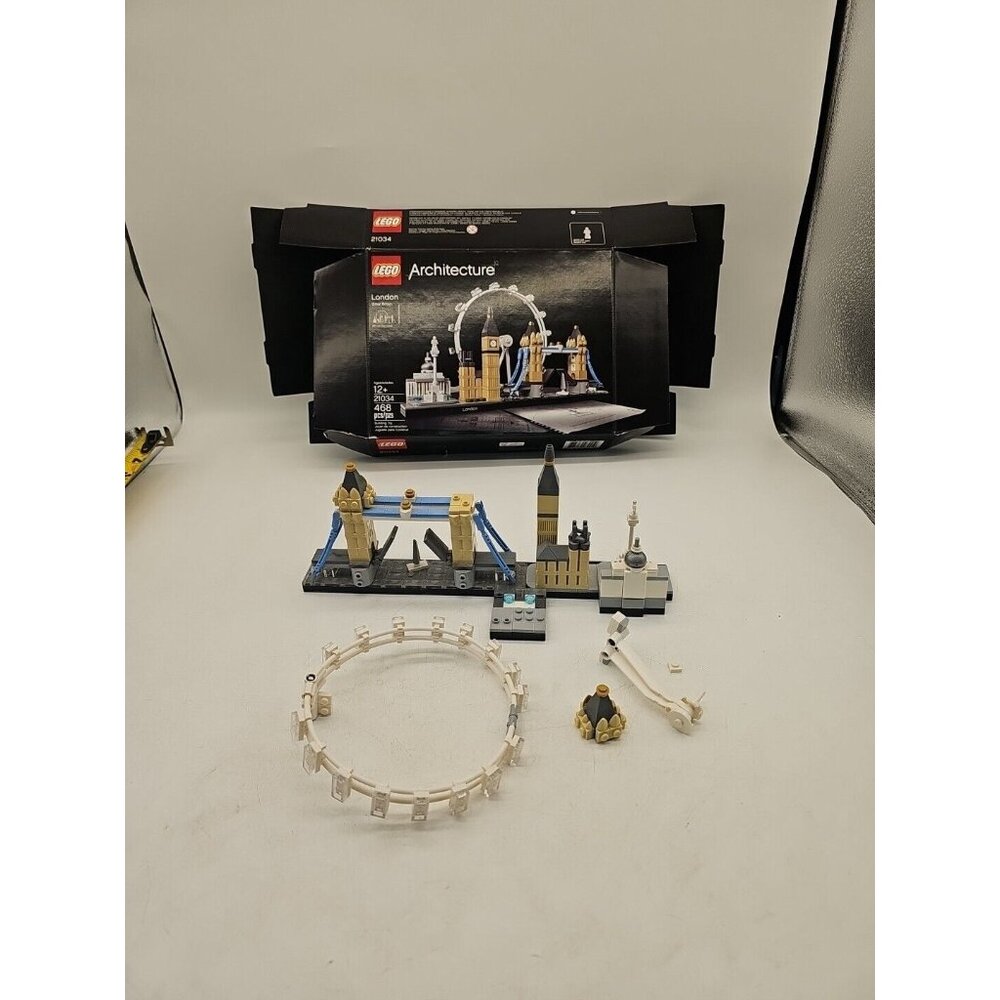 LEGO ARCHITECTURE: London (21034) 99% Complete With Box - Picture 1 of 9